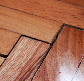 What Causes Hardwood Floors to Crack?