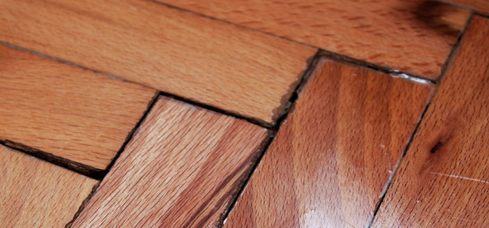 What Causes Hardwood Floors to Crack?